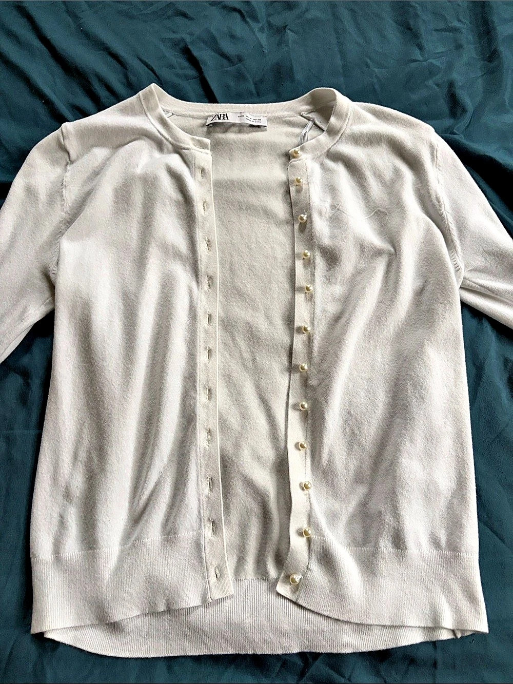 Zara Pearl Button Cardigan in White Size Medium Like New